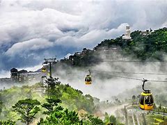 Gondola to get reach the top of Bana hill