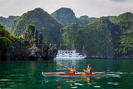 Kayak in Halong bay